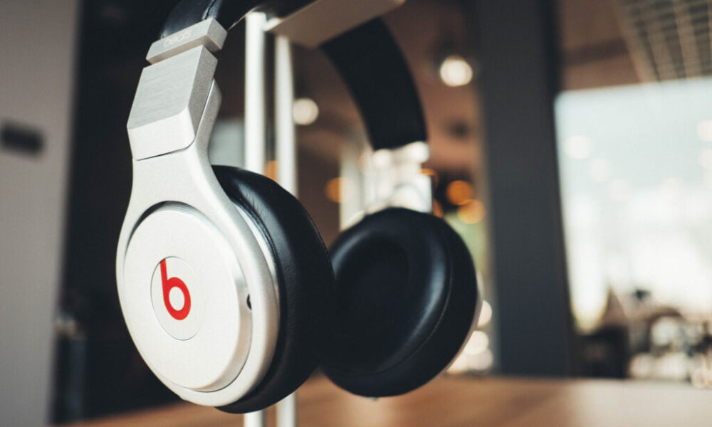 headphones-820341